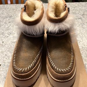 UGG NWT - Fluff Punk Boots Chestnut - Woman’s